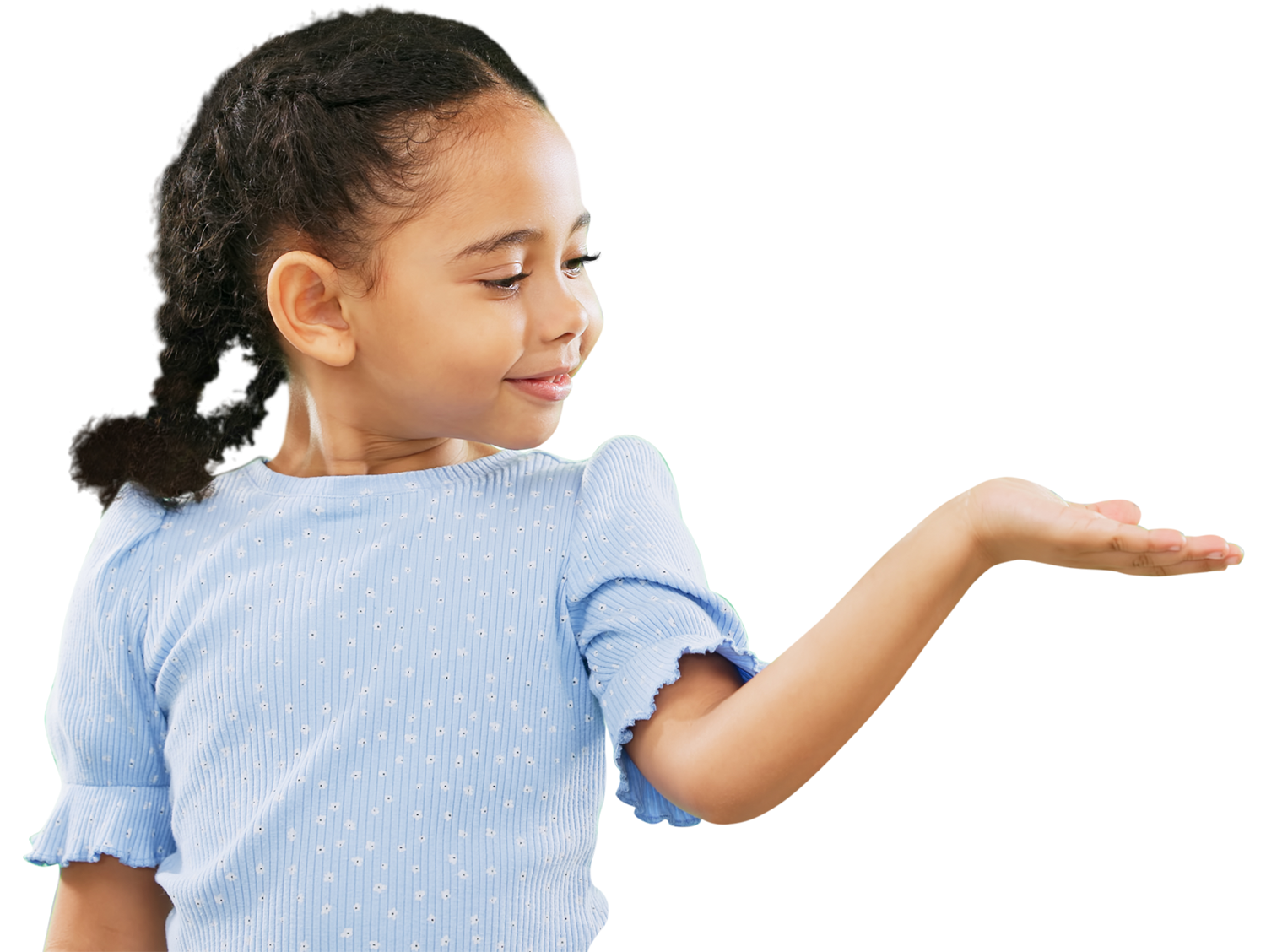 jeune-fille-presentant-menu-enfant-restaurant